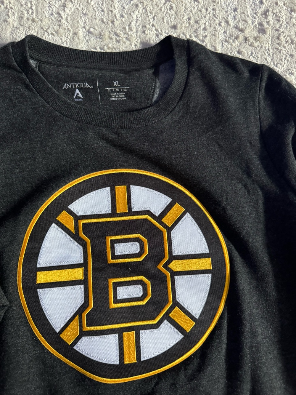 Women’s xl Antigua Black Crewneck Sweater with Yellow & White Logo - Picture 2 of 4